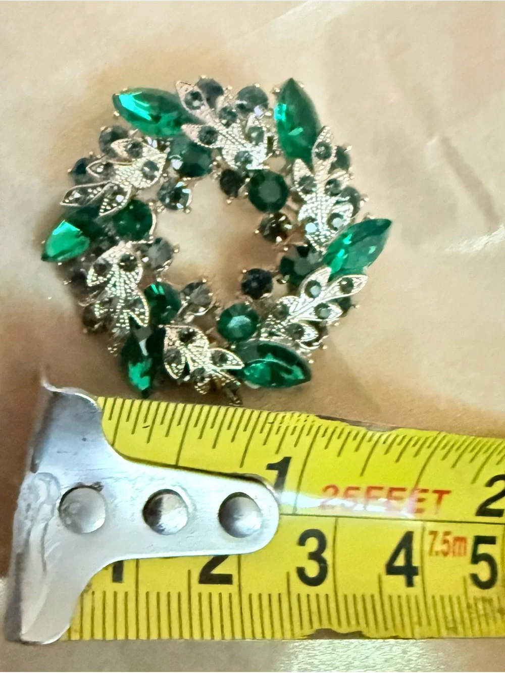 Vintage Royal Emerald Green Rhinestone Leaf Wreath Brooch Pin